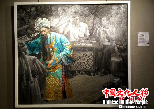 大陆艺术家何耀明展出的油画作品《幕后》。　张金川 摄