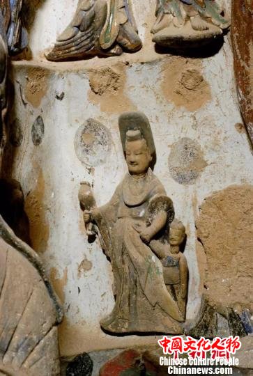 麦积山142窟北魏母子供养人。麦积山石窟供图