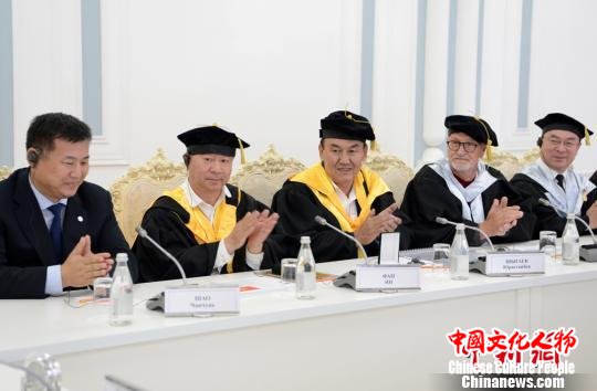 范扬获颁国际和平艺术家奖：愿为一带一路建设添砖加瓦