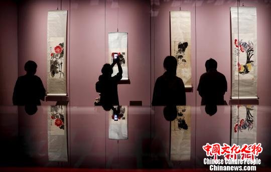 故宫博物院与北京画院合作举办的“清平福来——齐白石艺术特展”现场 杜洋 摄