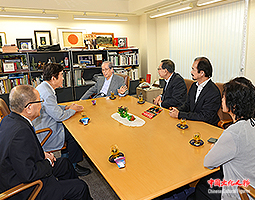 日本前首相福田康夫亲切会见中日两国书坛巨匠苏士澍星弘道